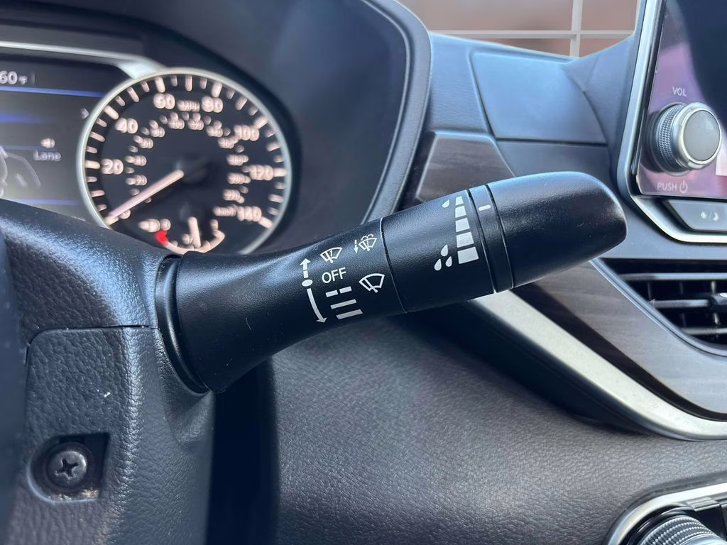 2023 Brilliant Silver Metallic Nissan Altima 2.5 SV FWD Sedan