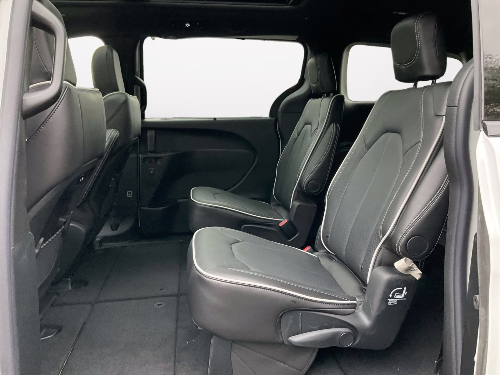 2026 Bright White Clearcoat Chrysler Pacifica Limited AWD Van