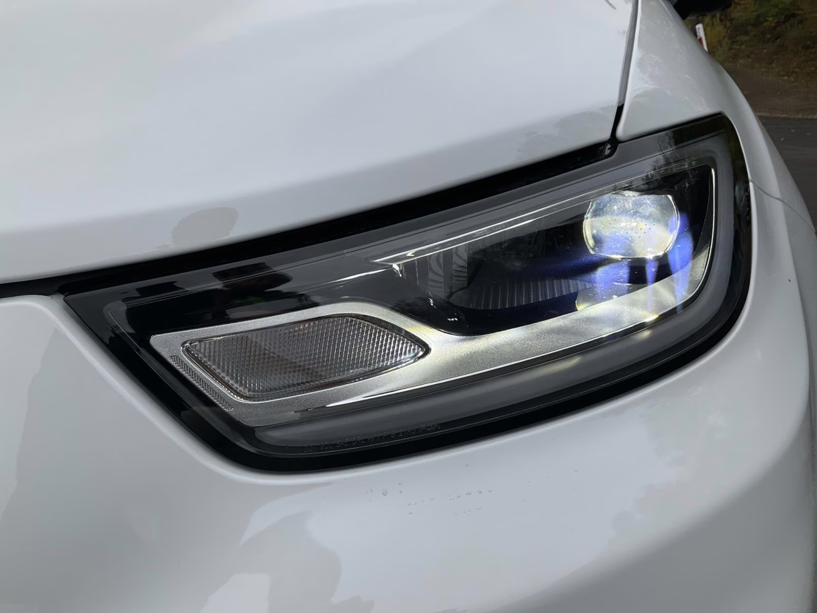 2026 Bright White Clearcoat Chrysler Pacifica Limited AWD Van