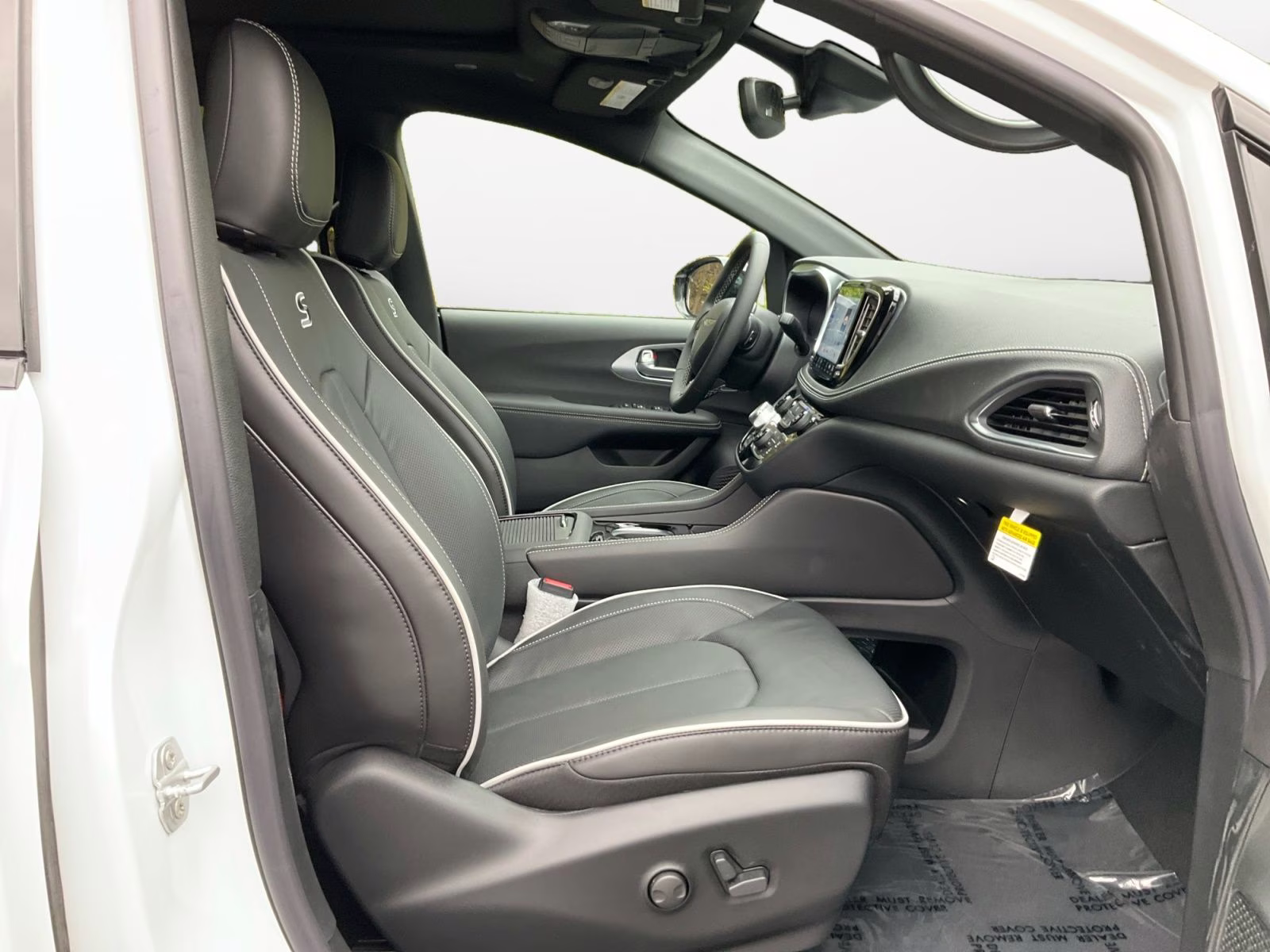 2026 Bright White Clearcoat Chrysler Pacifica Limited AWD Van