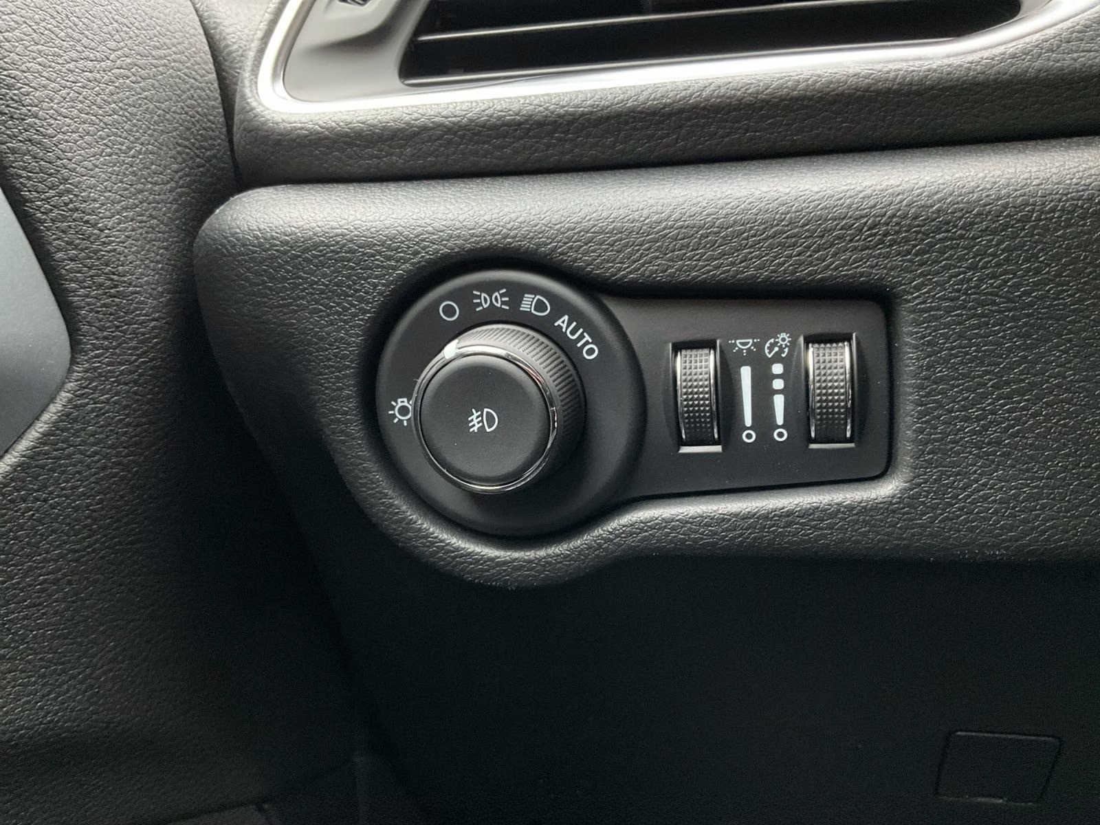 2026 Bright White Clearcoat Chrysler Pacifica Limited AWD Van