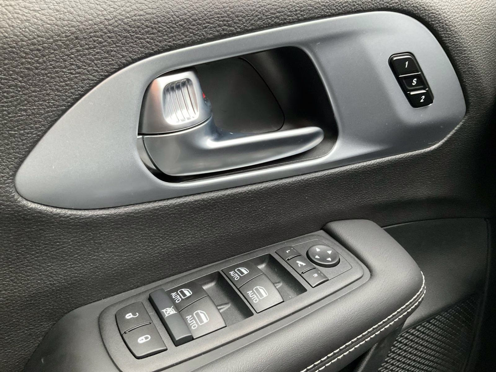 2026 Bright White Clearcoat Chrysler Pacifica Limited AWD Van