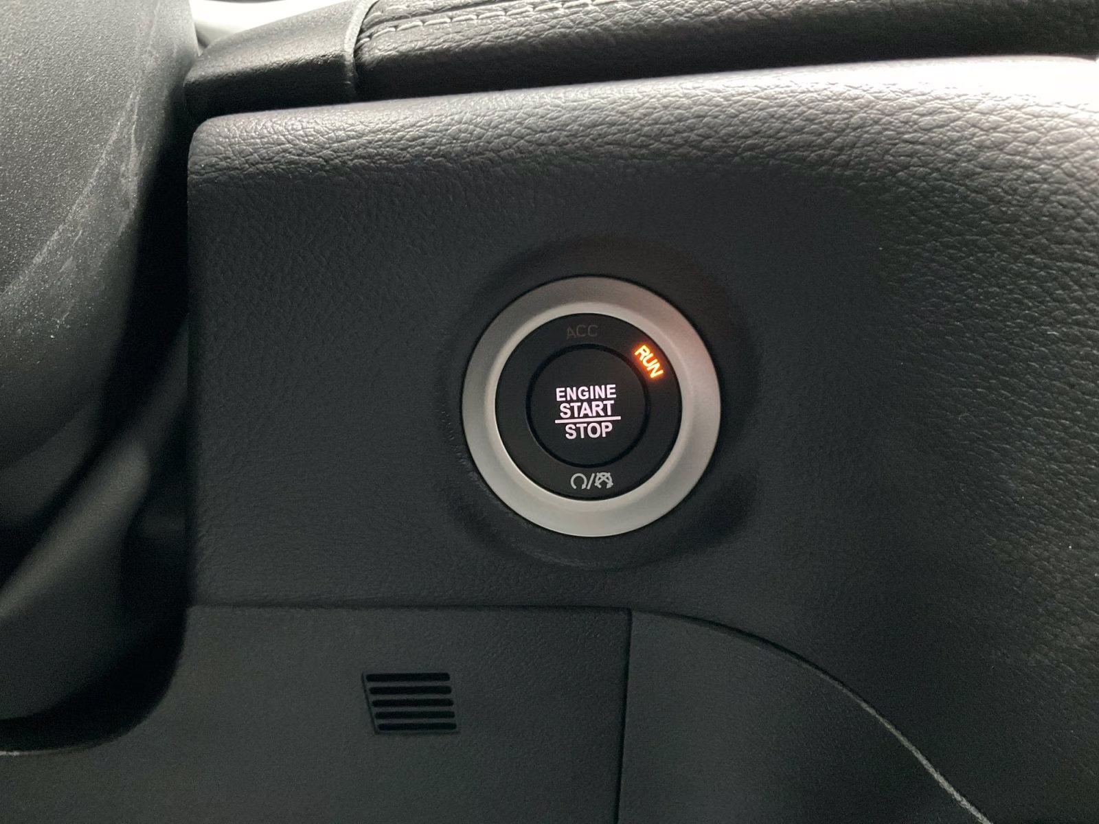 2026 Bright White Clearcoat Chrysler Pacifica Limited AWD Van