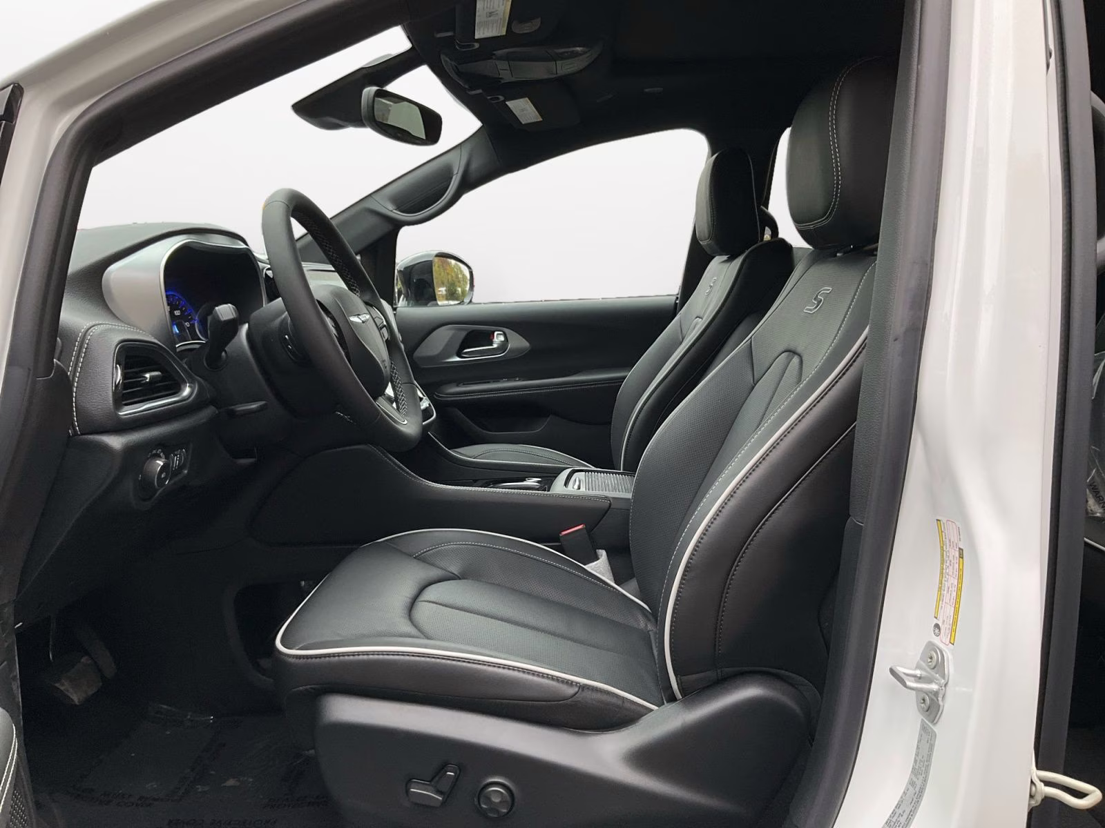 2026 Bright White Clearcoat Chrysler Pacifica Limited AWD Van