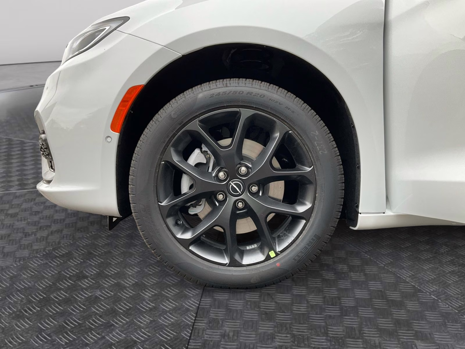 2026 Bright White Clearcoat Chrysler Pacifica Limited AWD Van