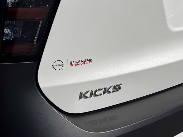 2026 Aspen White Tricoat Nissan Kicks SV FWD SUV