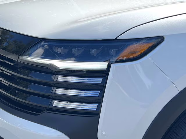 2026 Aspen White Tricoat Nissan Kicks SV FWD SUV