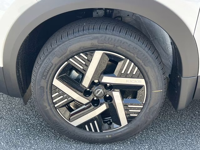 2026 Aspen White Tricoat Nissan Kicks SV FWD SUV
