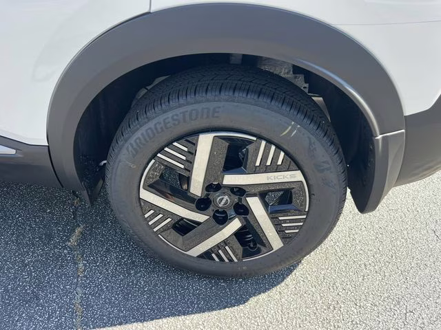 2026 Aspen White Tricoat Nissan Kicks SV FWD SUV