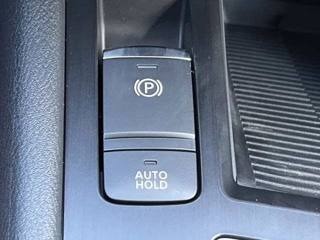 2026 Aspen White Tricoat Nissan Kicks SV FWD SUV