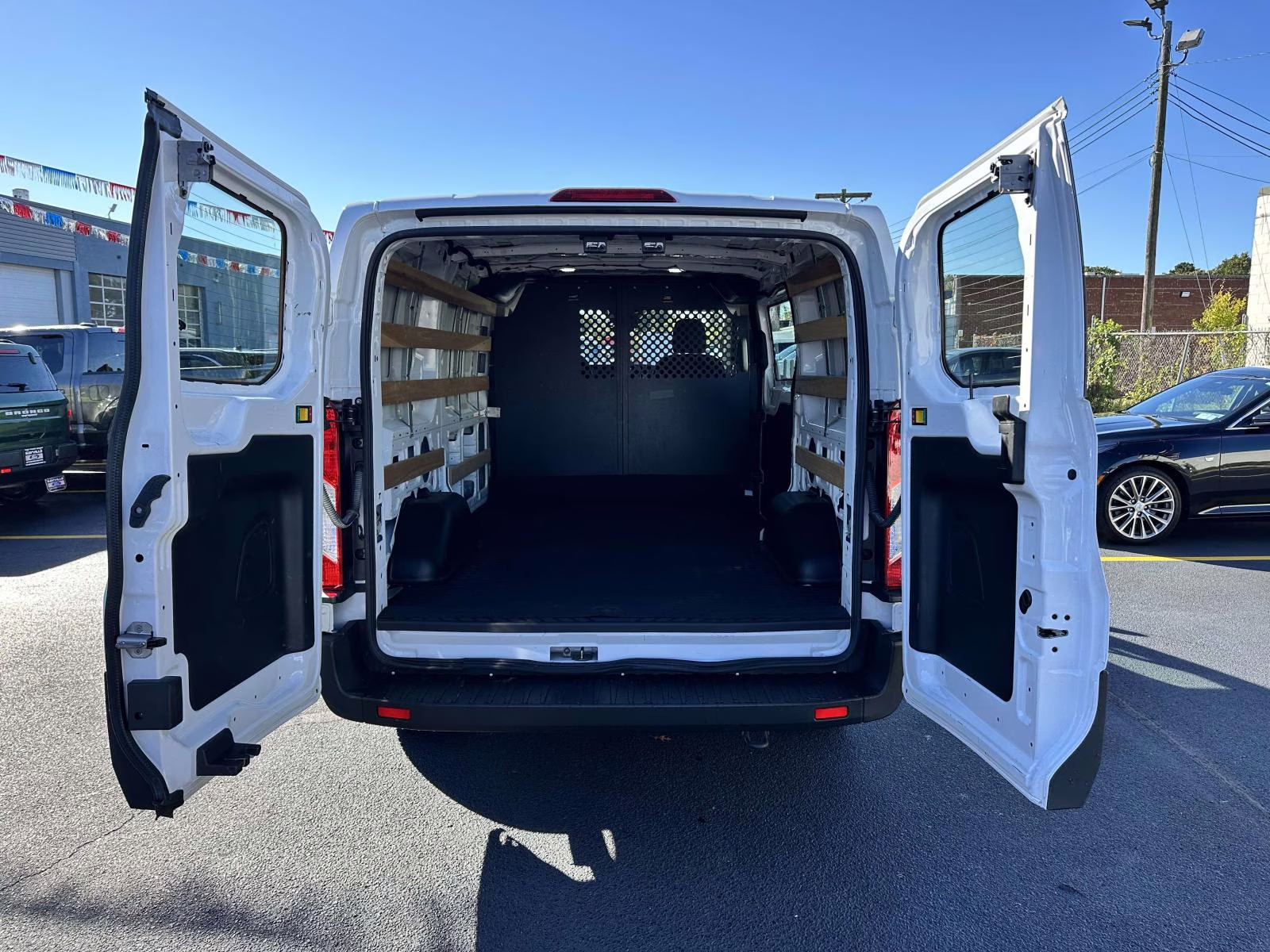 2024 Oxford White Ford Transit Cargo Van T-250 148 Low Rf 9070 GVWR RWD RWD Van