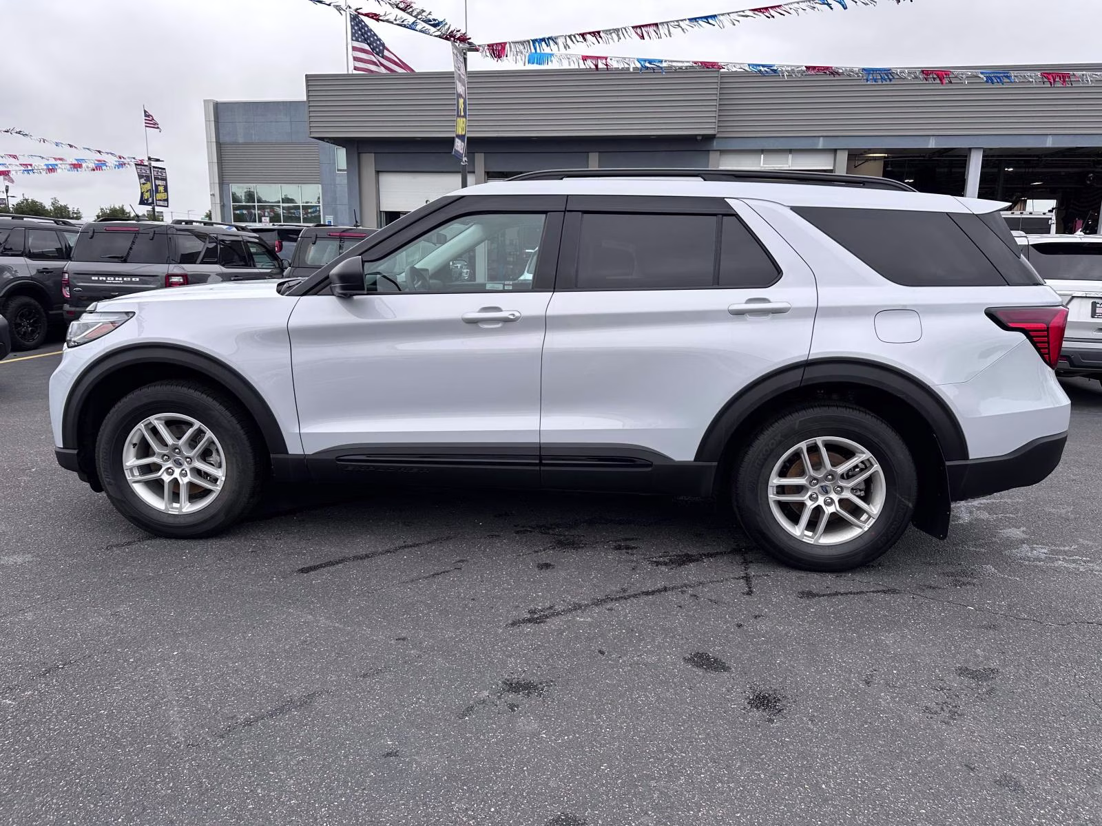 2026 Space White Metallic Ford Explorer Active w/100A Pkg 4WD 4X4 SUV