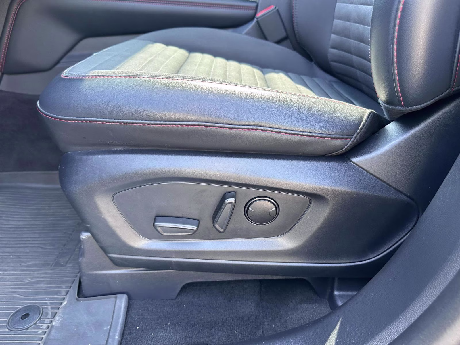 2026 Agate Black Metallic Ford Explorer ST-Line 4WD 4X4 SUV