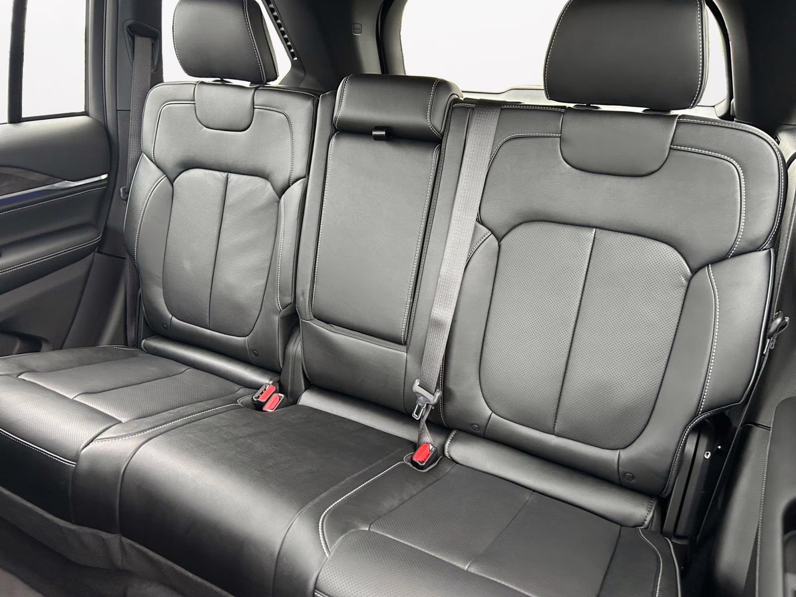 2025 Bright White Clearcoat Jeep Grand Cherokee Overland 4X4 SUV