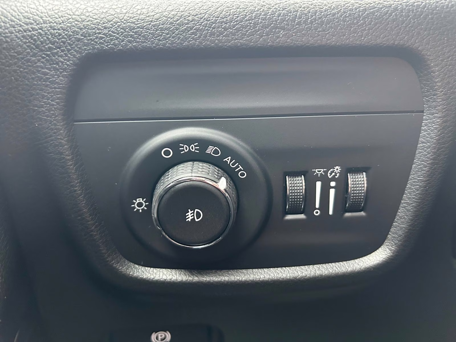 2025 Bright White Clearcoat Jeep Grand Cherokee Overland 4X4 SUV