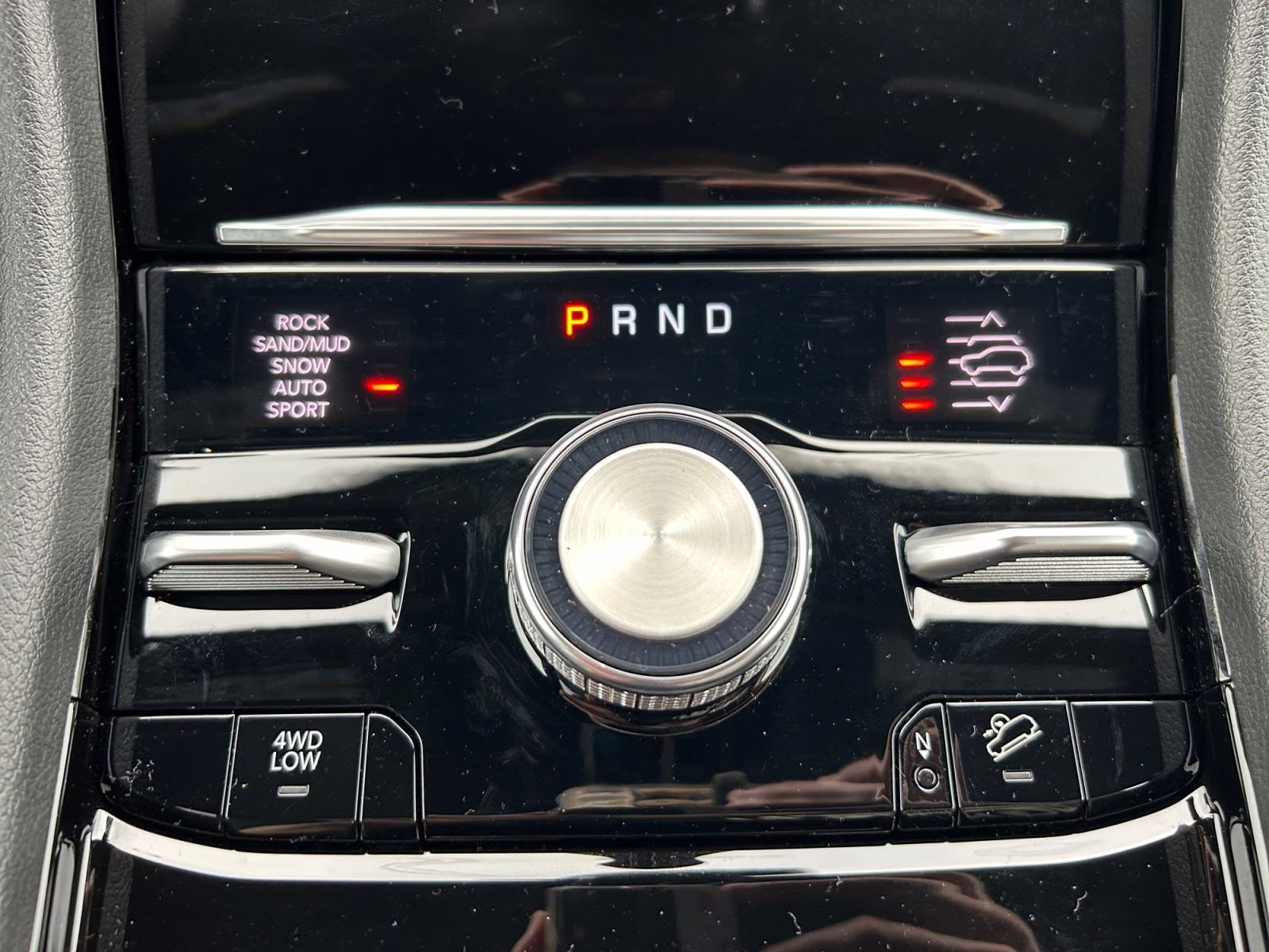 2025 Bright White Clearcoat Jeep Grand Cherokee Overland 4X4 SUV