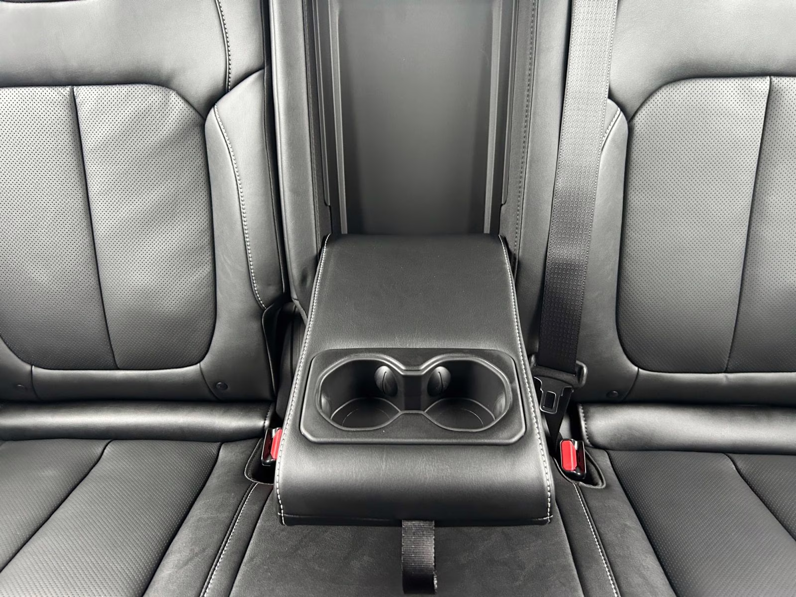 2025 Bright White Clearcoat Jeep Grand Cherokee Overland 4X4 SUV