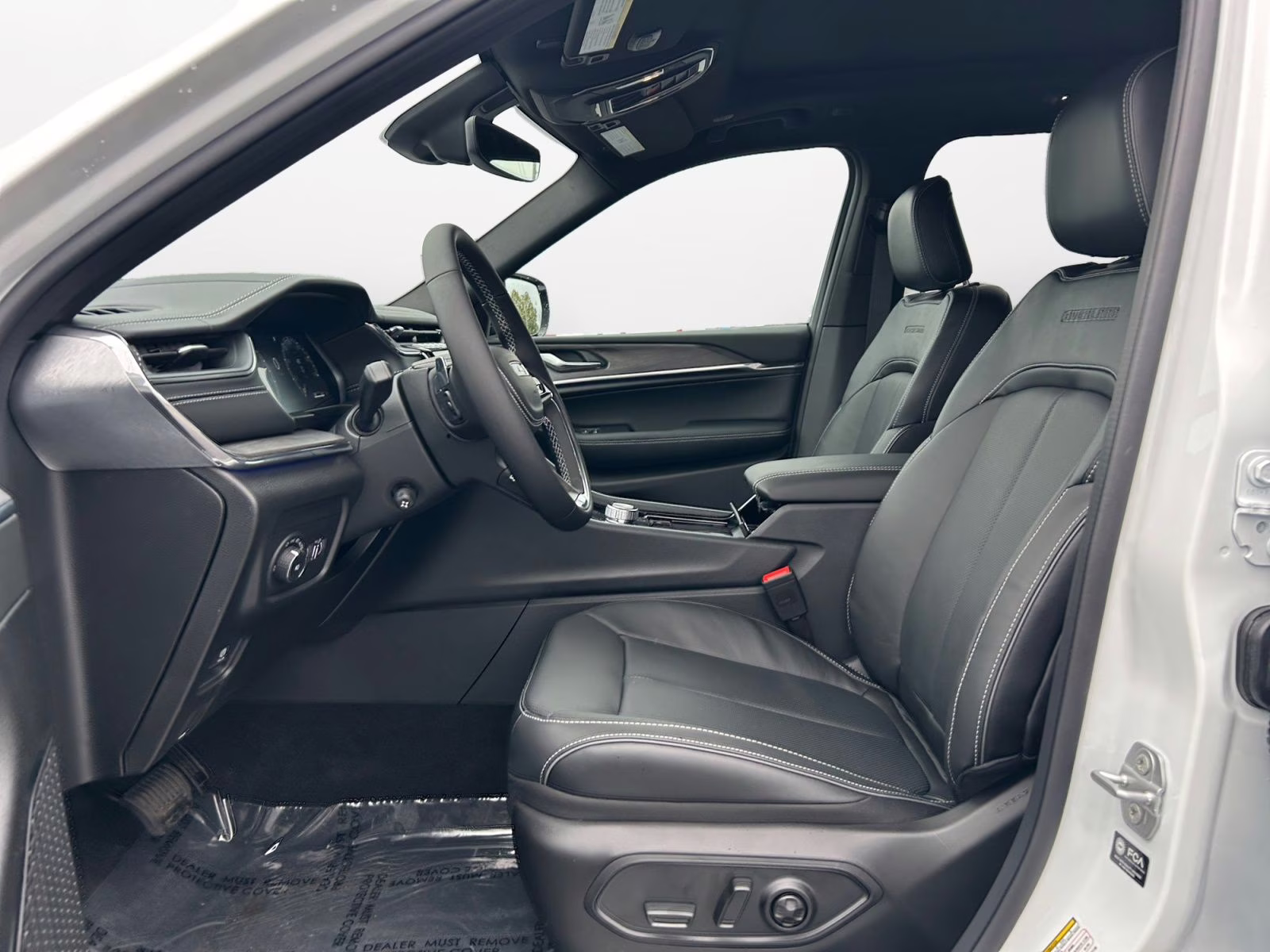 2025 Bright White Clearcoat Jeep Grand Cherokee Overland 4X4 SUV