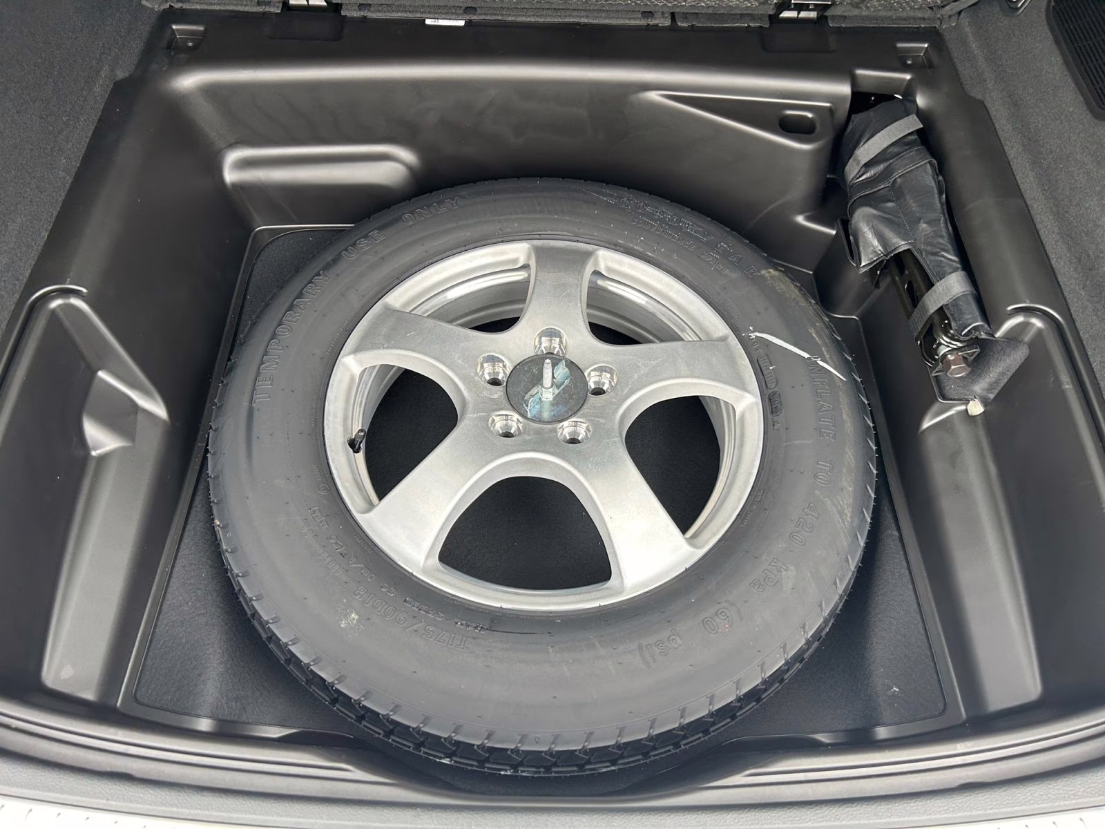 2025 Bright White Clearcoat Jeep Grand Cherokee Overland 4X4 SUV