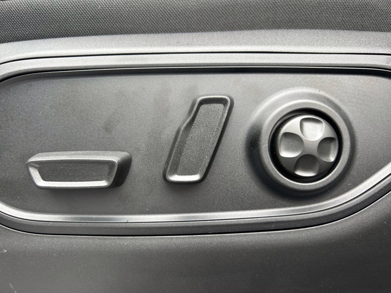 2025 Bright White Clearcoat Jeep Grand Cherokee Overland 4X4 SUV