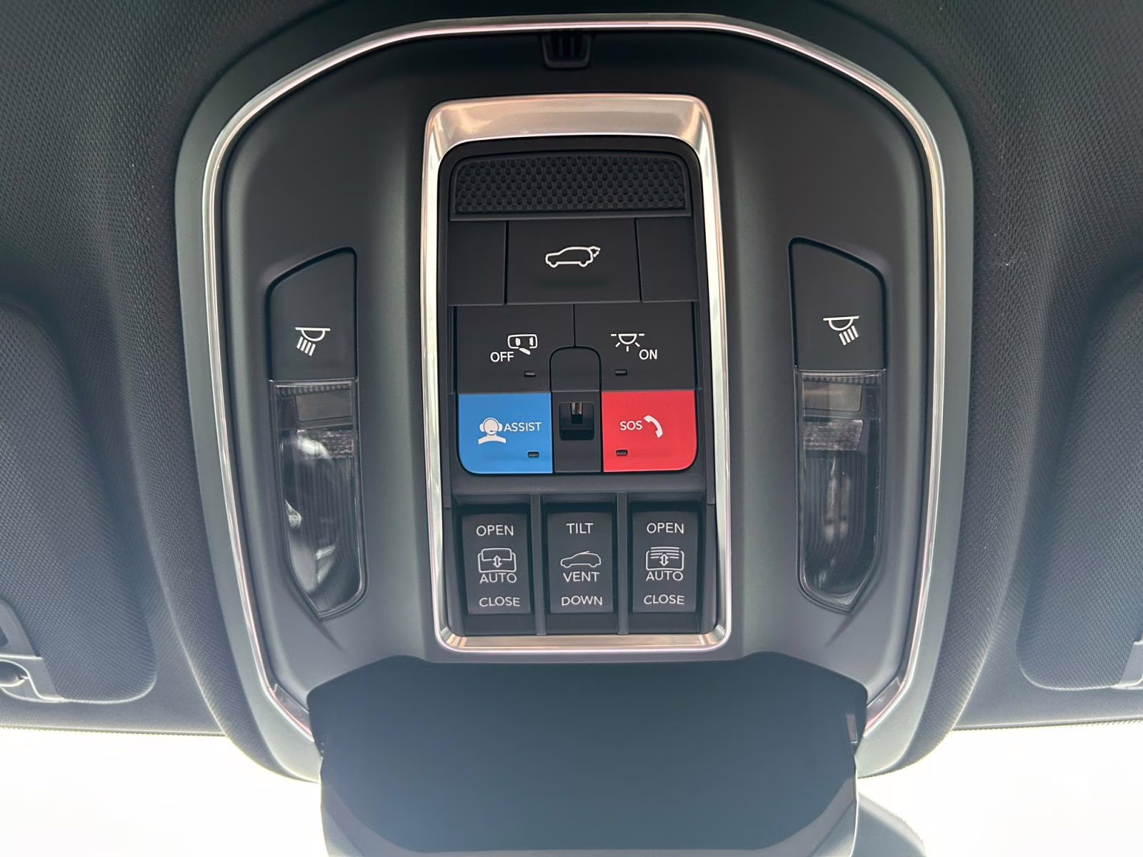 2025 Bright White Clearcoat Jeep Grand Cherokee Overland 4X4 SUV