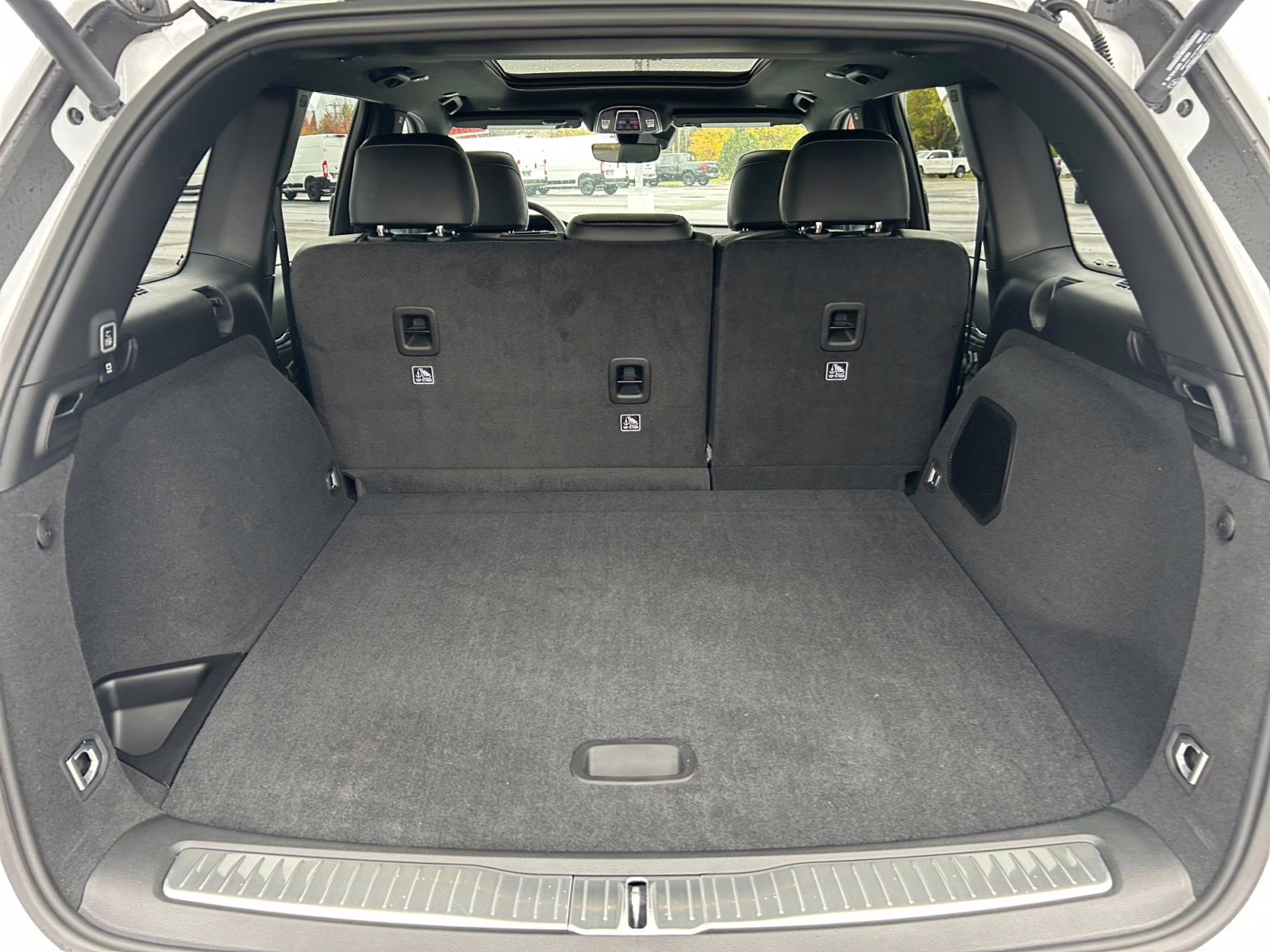 2025 Bright White Clearcoat Jeep Grand Cherokee Overland 4X4 SUV