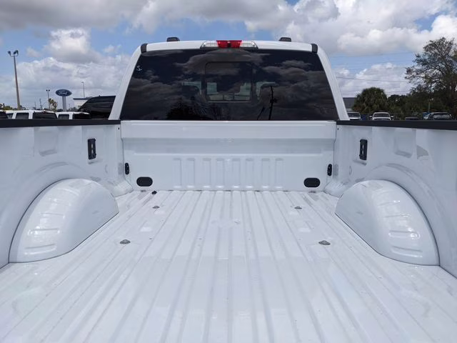 2026 Oxford White Ford Super Duty F-350 SRW Lariat 4X4 Truck