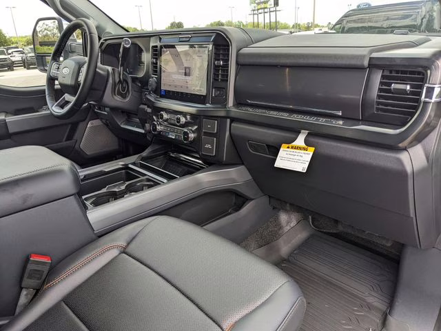 2026 Oxford White Ford Super Duty F-350 SRW Lariat 4X4 Truck