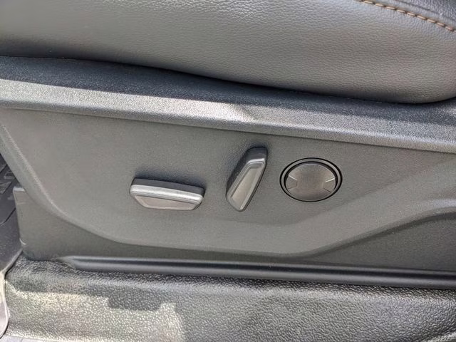 2026 Oxford White Ford Super Duty F-350 SRW Lariat 4X4 Truck