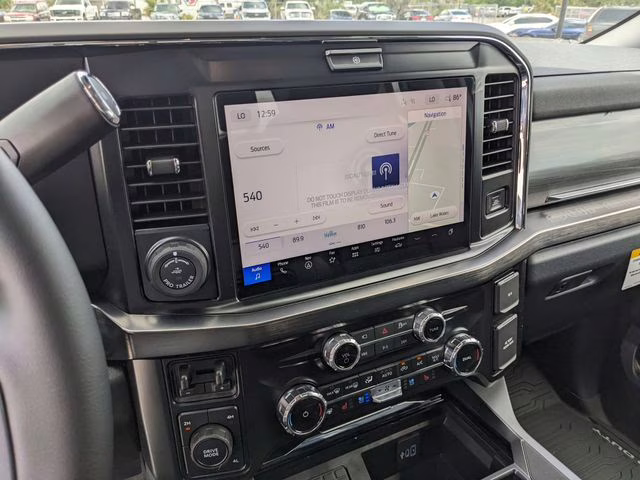 2026 Oxford White Ford Super Duty F-350 SRW Lariat 4X4 Truck