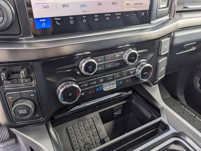 2026 Oxford White Ford Super Duty F-350 SRW Lariat 4X4 Truck