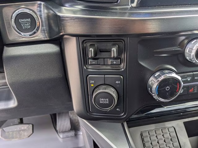 2026 Oxford White Ford Super Duty F-350 SRW Lariat 4X4 Truck