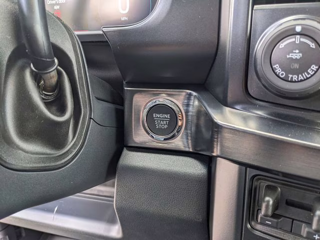 2026 Oxford White Ford Super Duty F-350 SRW Lariat 4X4 Truck