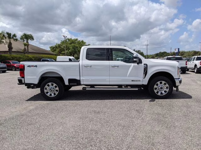2026 Oxford White Ford Super Duty F-350 SRW Lariat 4X4 Truck
