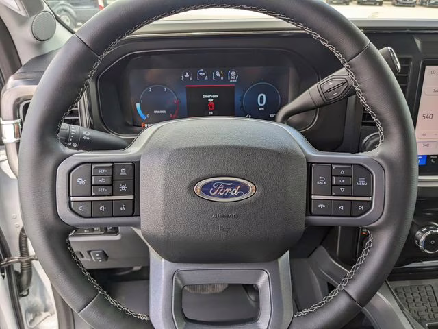 2026 Oxford White Ford Super Duty F-350 SRW Lariat 4X4 Truck