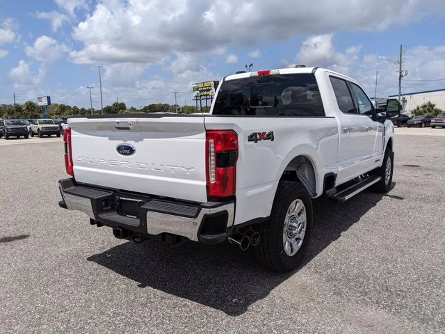 2026 Oxford White Ford Super Duty F-350 SRW Lariat 4X4 Truck