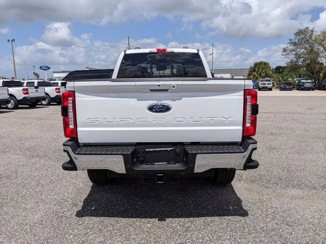 2026 Oxford White Ford Super Duty F-350 SRW Lariat 4X4 Truck