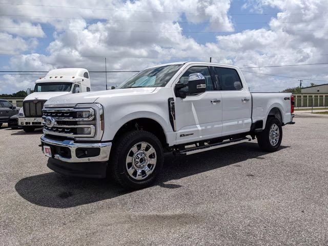 2026 Oxford White Ford Super Duty F-350 SRW Lariat 4X4 Truck
