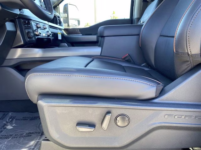 2026 Agate Black Metallic Ford Super Duty F-350 SRW LARIAT 4X4 Truck