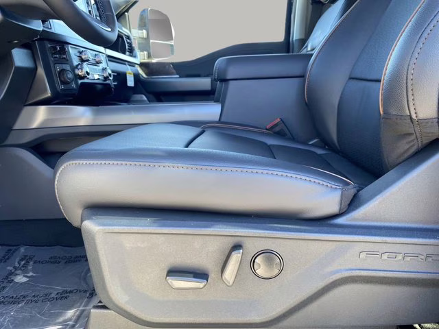 2026 Agate Black Metallic Ford Super Duty F-350 SRW LARIAT 4X4 Truck