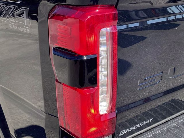 2026 Agate Black Metallic Ford Super Duty F-350 SRW LARIAT 4X4 Truck