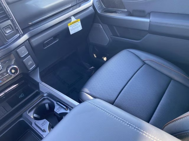 2026 Avalanche Ford Super Duty F-350 SRW LARIAT 4X4 Truck