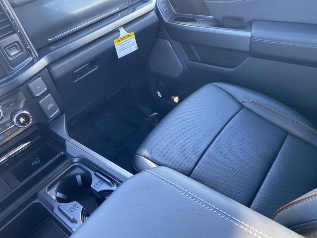 2026 Avalanche Ford Super Duty F-350 SRW LARIAT 4X4 Truck