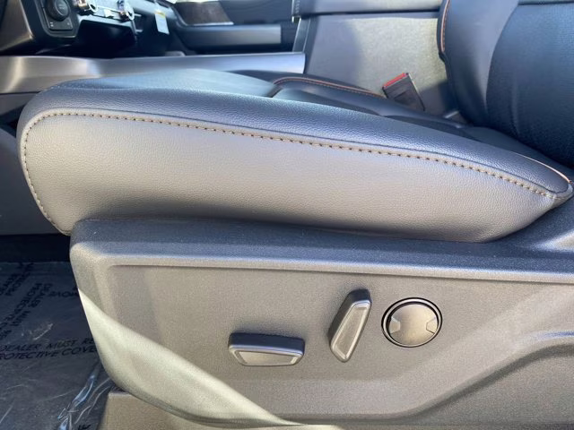 2026 Avalanche Ford Super Duty F-350 SRW LARIAT 4X4 Truck