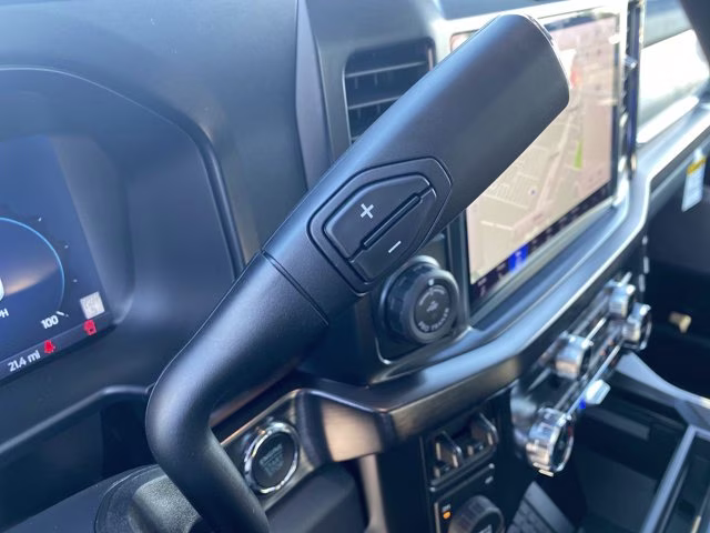 2026 Avalanche Ford Super Duty F-350 SRW LARIAT 4X4 Truck