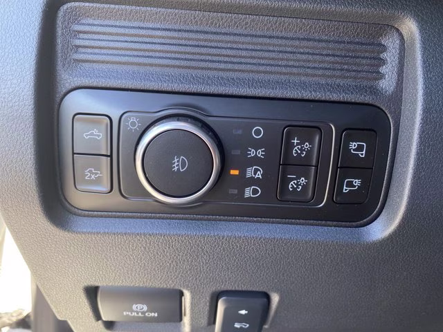 2026 Avalanche Ford Super Duty F-350 SRW LARIAT 4X4 Truck