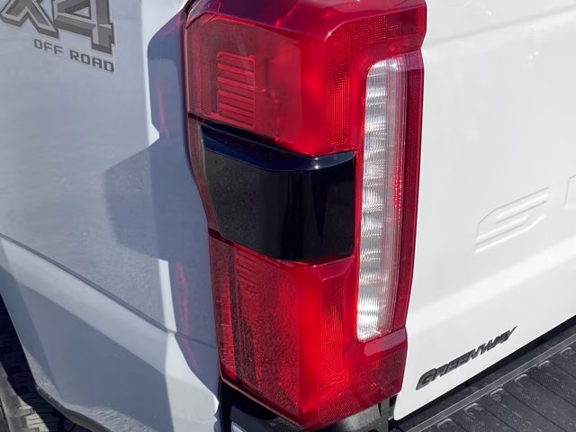 2026 Avalanche Ford Super Duty F-350 SRW LARIAT 4X4 Truck