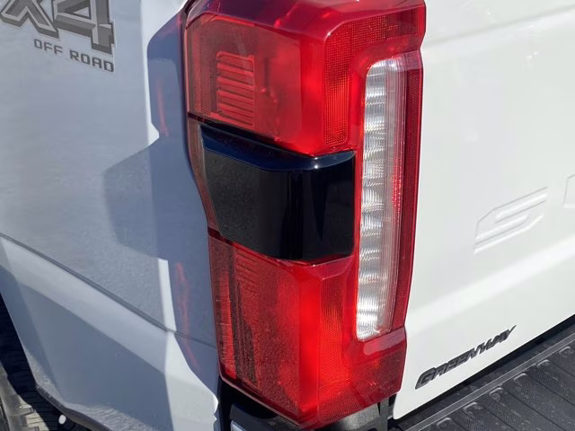 2026 Avalanche Ford Super Duty F-350 SRW LARIAT 4X4 Truck