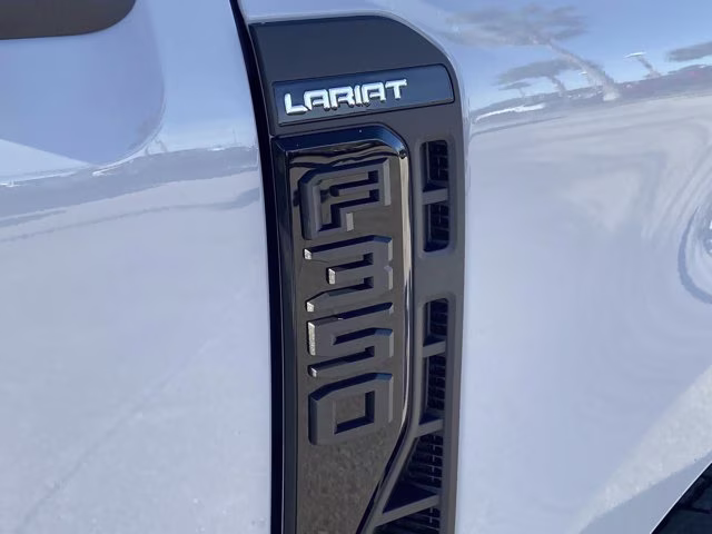 2026 Avalanche Ford Super Duty F-350 SRW LARIAT 4X4 Truck