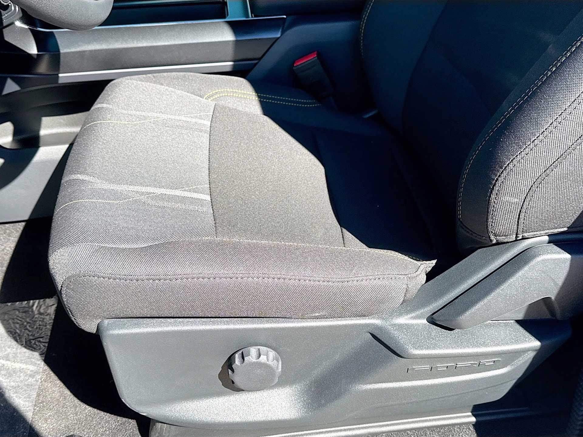 2025 Oxford White Ford F-150 STX 4X4 Truck